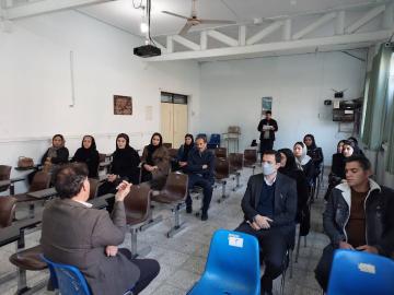 جلسه تحلیل امتحانات دی‌ماه در دبیرستان وابسته به دانشگاه رازی کرمانشاه